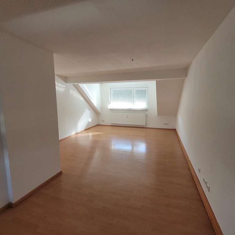 RESERVIERT +++Tolle 67m² 2-Zimmer Wohnung im DG mit Garage in der Innenstadt zu vermieten +++ – Bild 1